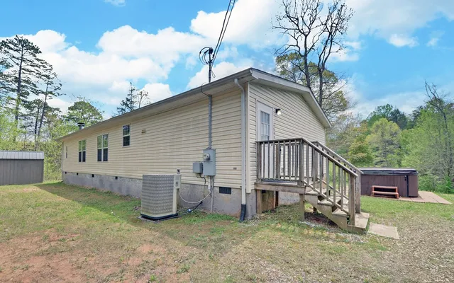 a view of a house with backyard and trees