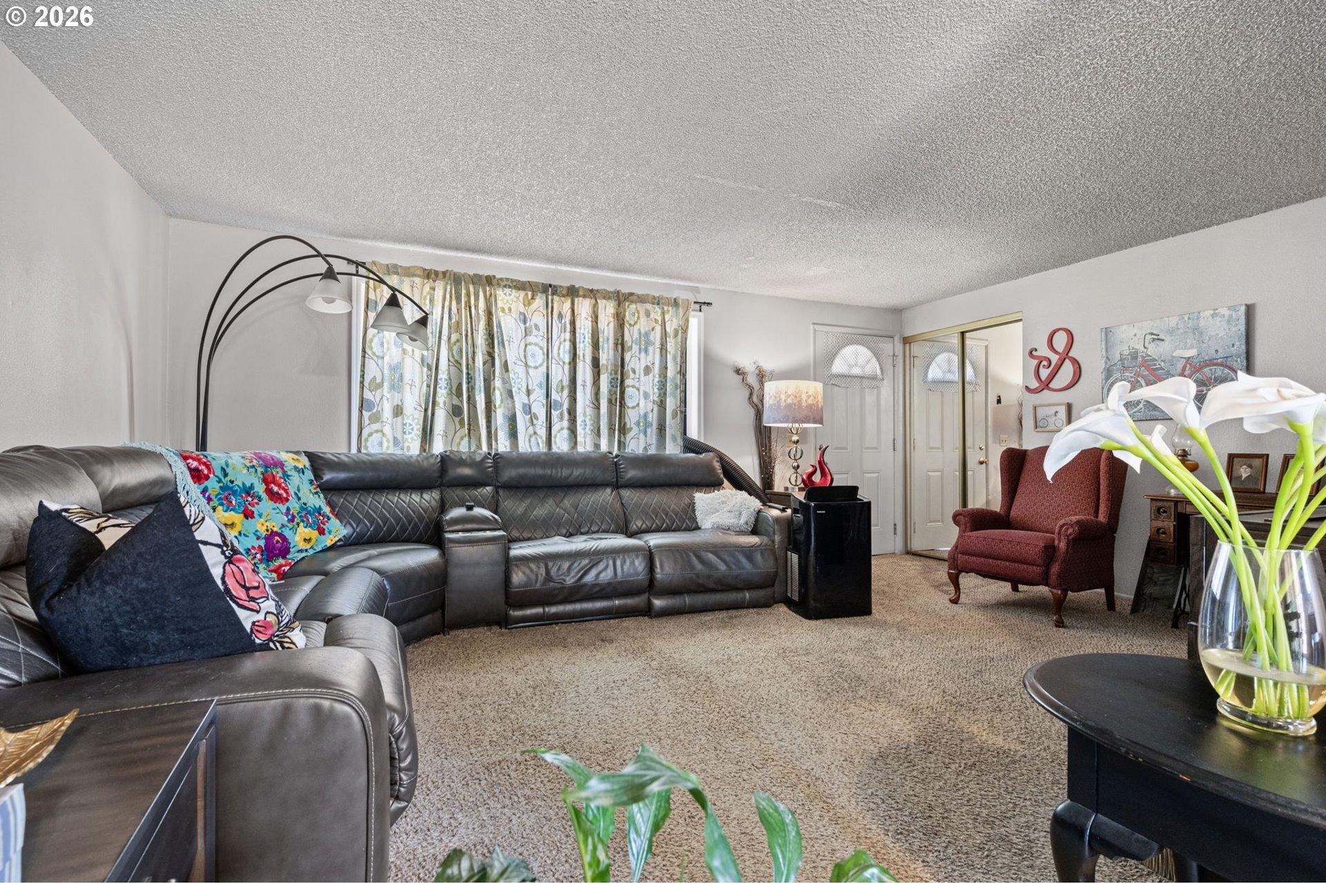 3999 Virginia Avenue Springfield, OR 97478 - Photo 4 of 21 Gallery Image 4