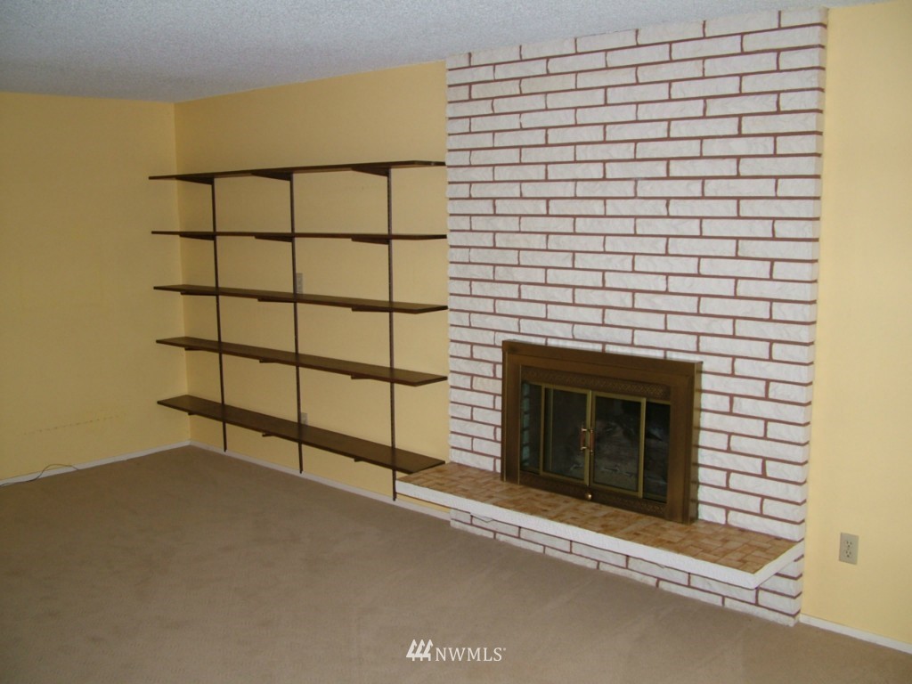 4519 Northeast 24th Street Renton, WA 98059 - Photo 6 of 15 Gallery Image 6