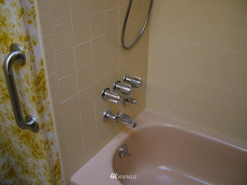 4519 Northeast 24th Street Renton, WA 98059 - Photo 7 of 15 Gallery Image 7