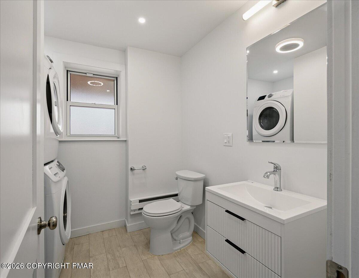 211 Geese Court Bushkill, PA 18324 - Photo 26 of 35 Bathroom 2/ Laundry