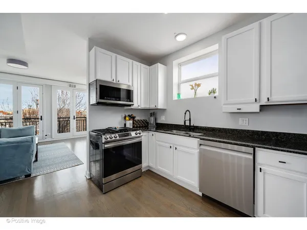 $2,500 | 2401 West Lexington Street, Unit 4, Chicago, IL 60612