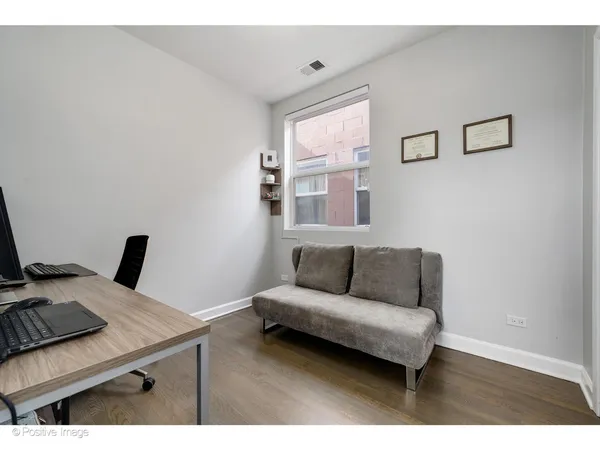 $2,500 | 2401 West Lexington Street, Unit 4, Chicago, IL 60612