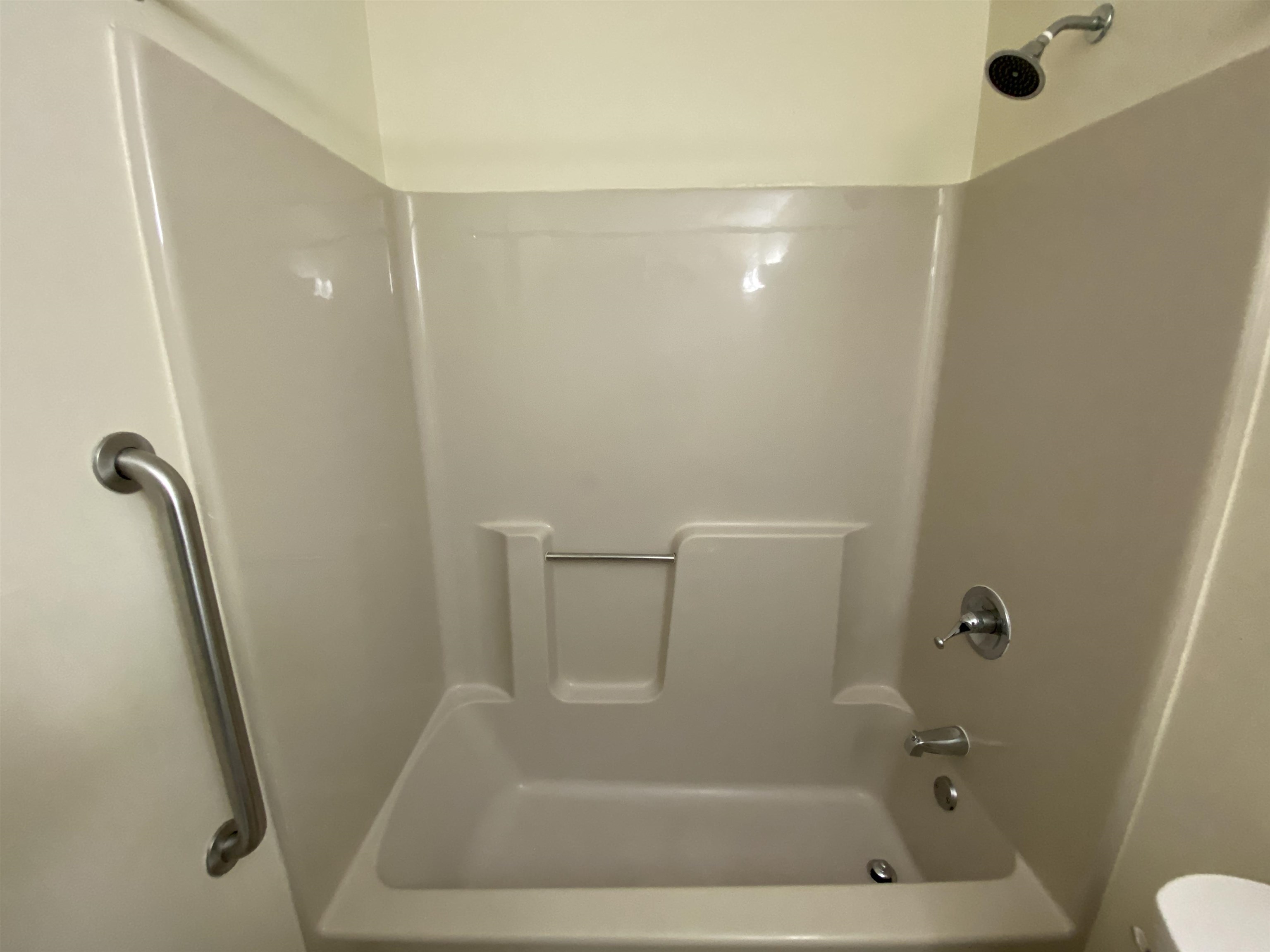 147 Eastern Avenue, Unit 101 Manchester, NH 03104 - Photo 24 of 38