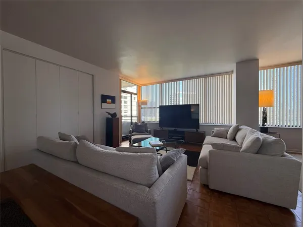 $3,000 | 15 Greenway Plaza, Unit 10D, Houston, TX 77046