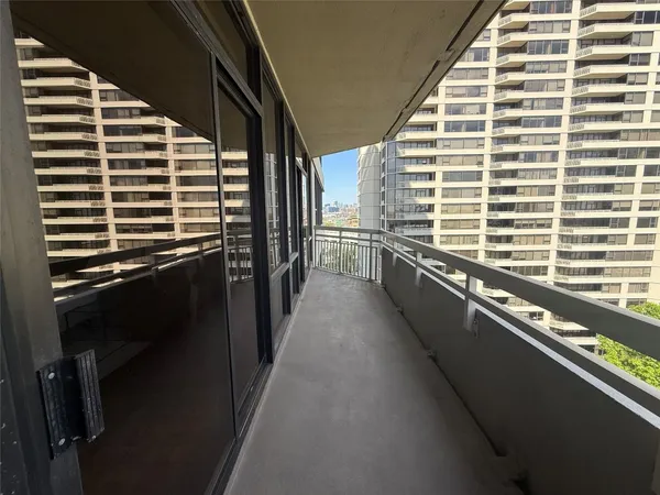 $3,000 | 15 Greenway Plaza, Unit 10D, Houston, TX 77046