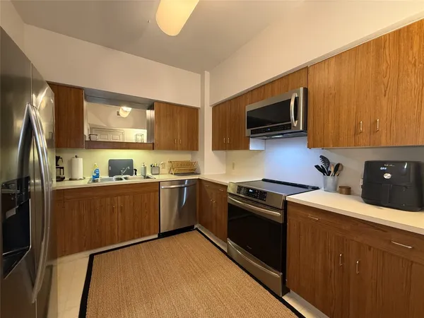 $3,000 | 15 Greenway Plaza, Unit 10D, Houston, TX 77046