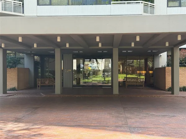 $3,000 | 15 Greenway Plaza, Unit 10D, Houston, TX 77046