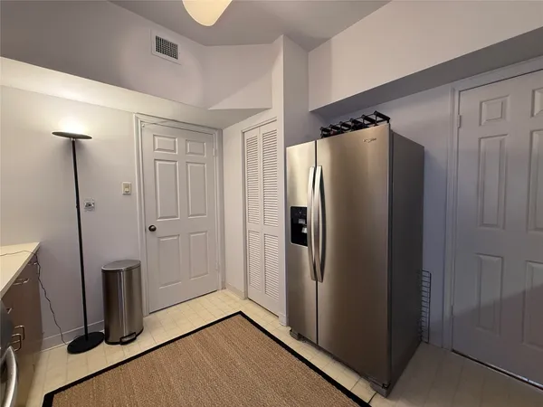 $3,000 | 15 Greenway Plaza, Unit 10D, Houston, TX 77046