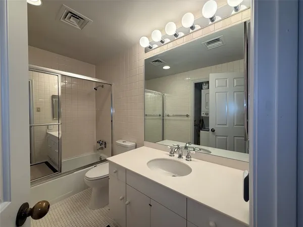 $3,000 | 15 Greenway Plaza, Unit 10D, Houston, TX 77046