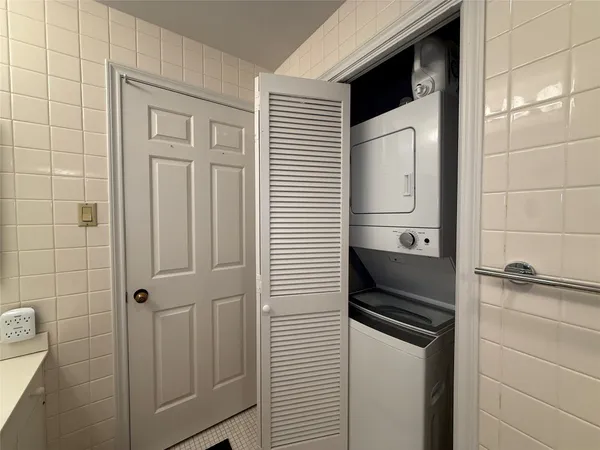 $3,000 | 15 Greenway Plaza, Unit 10D, Houston, TX 77046