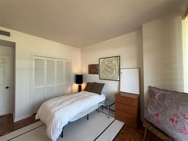 $3,000 | 15 Greenway Plaza, Unit 10D, Houston, TX 77046