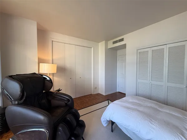 $3,000 | 15 Greenway Plaza, Unit 10D, Houston, TX 77046