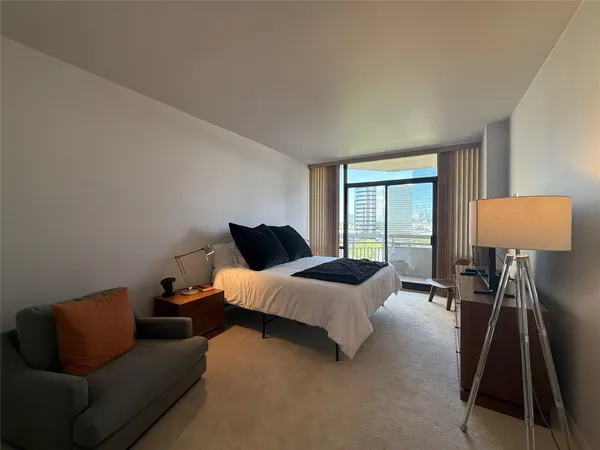 $3,000 | 15 Greenway Plaza, Unit 10D, Houston, TX 77046