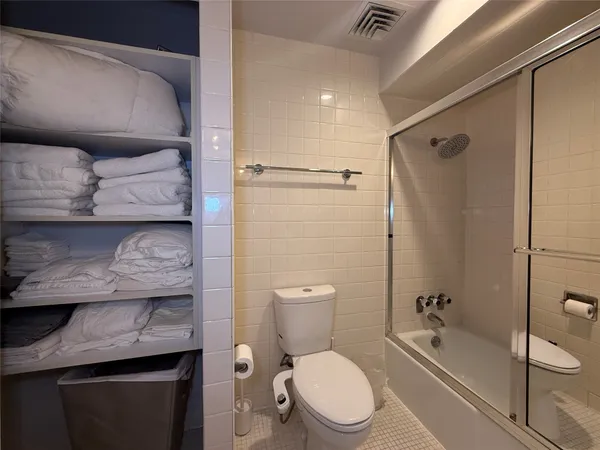 $3,000 | 15 Greenway Plaza, Unit 10D, Houston, TX 77046