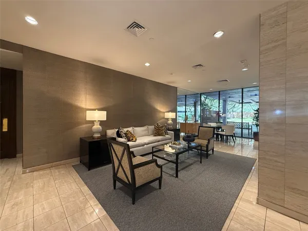 $3,000 | 15 Greenway Plaza, Unit 10D, Houston, TX 77046