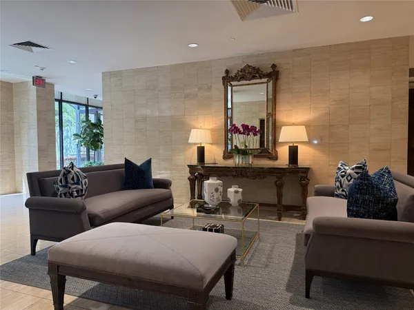 $3,000 | 15 Greenway Plaza, Unit 10D, Houston, TX 77046