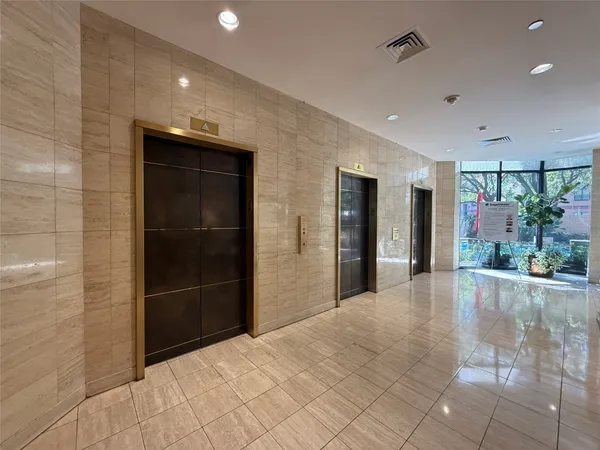 $3,000 | 15 Greenway Plaza, Unit 10D, Houston, TX 77046