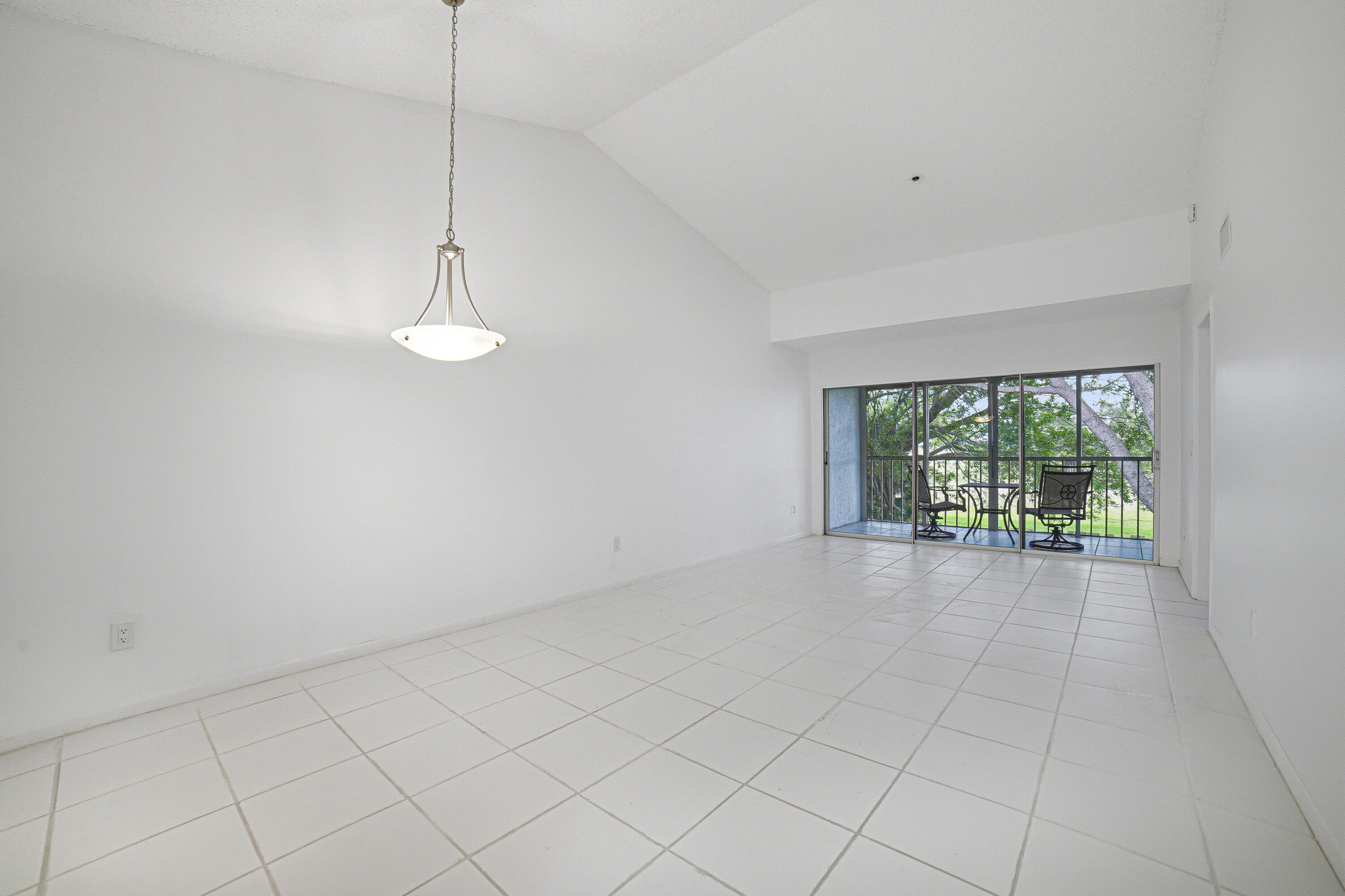 260 Northwest 67th Street, Unit A203 Boca Raton, FL 33487 - Photo 4 of 25 Livingroom