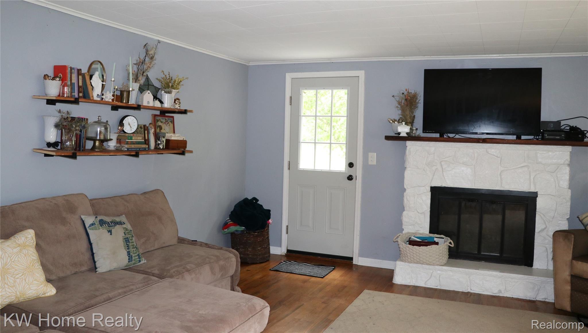 2706 Norton Lawn Street Rochester, MI 48307 - Photo 15 of 29 Living Room