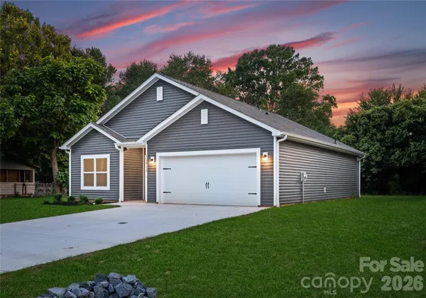 $299,000 | 2807 17 St Court Northeast, Hickory, NC 28601