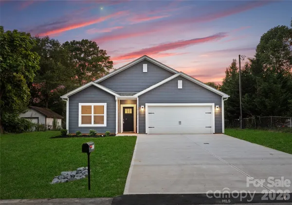 $299,000 | 2807 17 St Court Northeast, Hickory, NC 28601