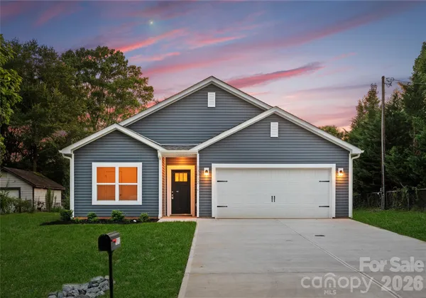 $299,000 | 2807 17 St Court Northeast, Hickory, NC 28601