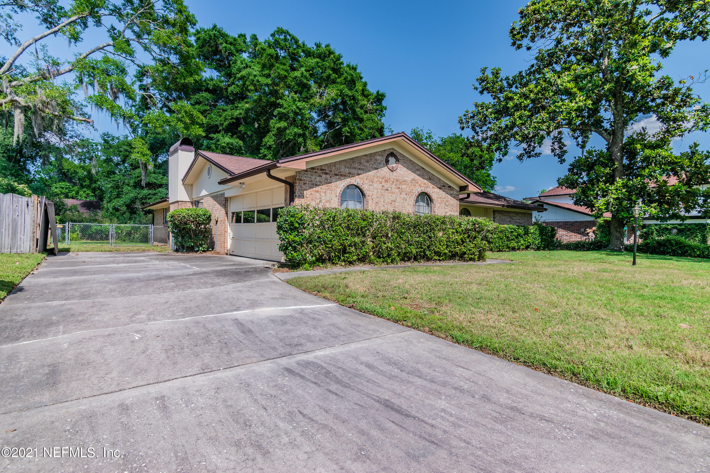 3513 Lawrence Road Orange Park, FL 32073 - Photo 4 of 55 driveway