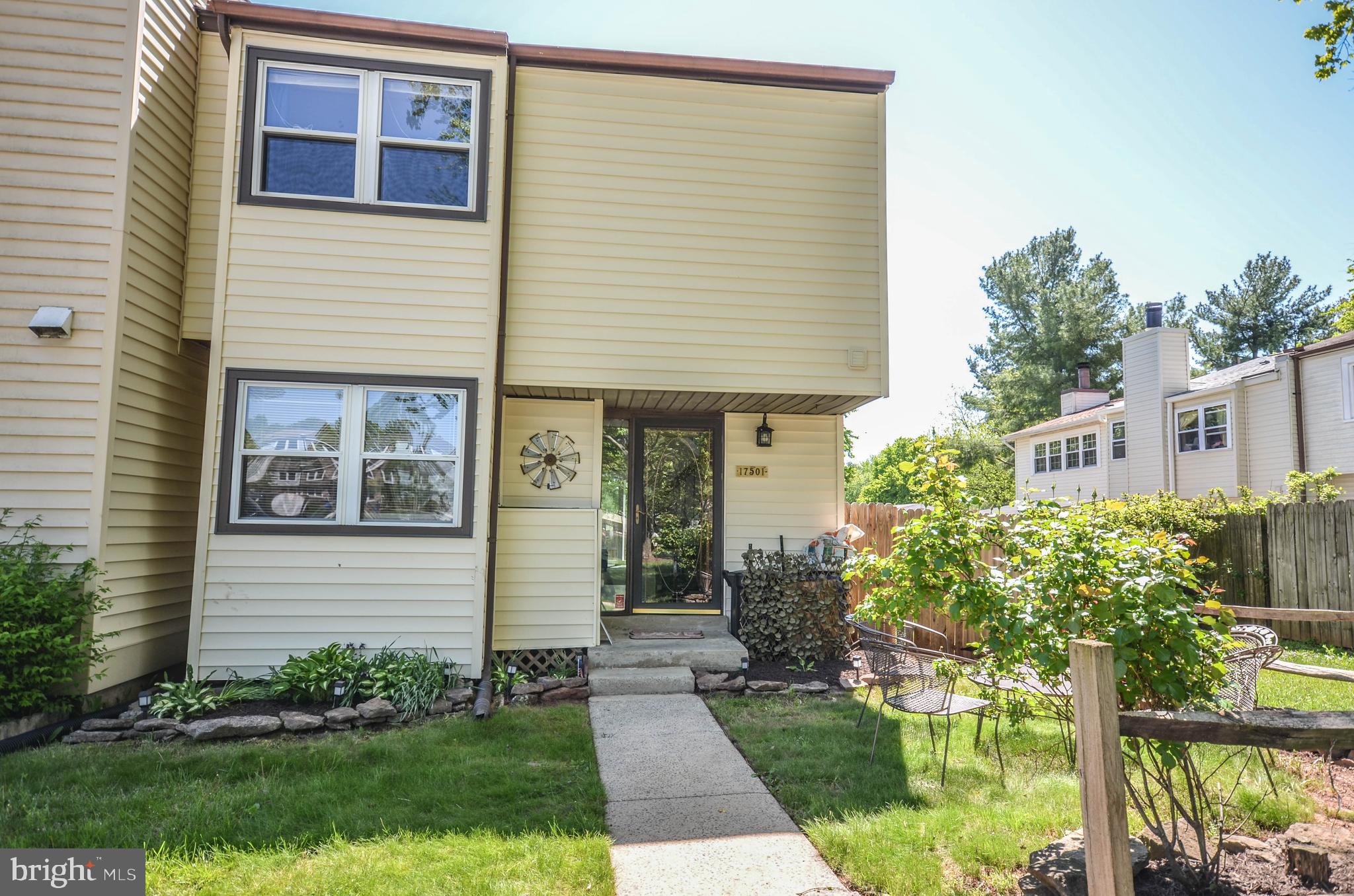 End-unit townhome with great curb appeal