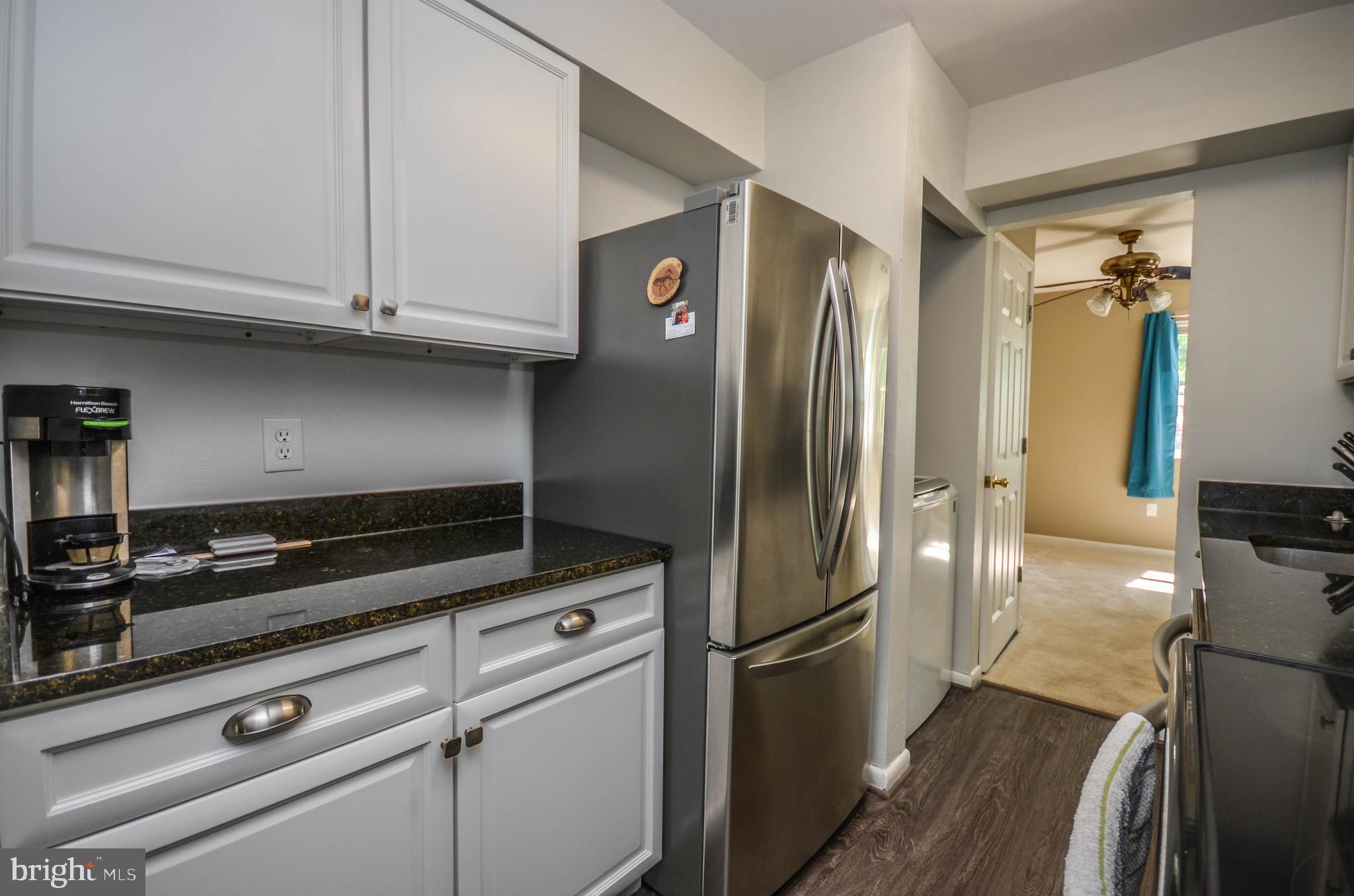 17501 Hoskinson Road Poolesville, MD 20837 - Photo 11 of 47 Gorgeous granite countertops