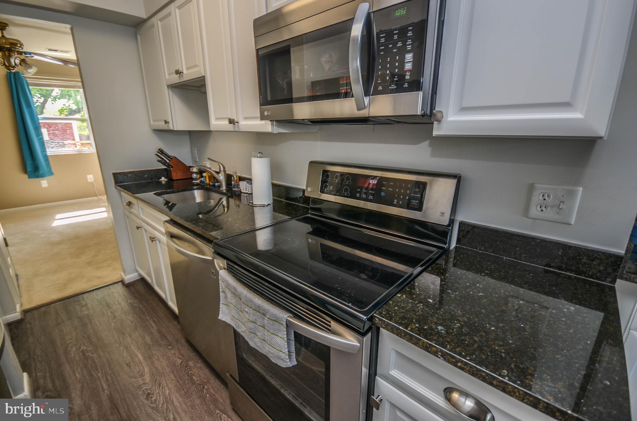 17501 Hoskinson Road Poolesville, MD 20837 - Photo 12 of 47 New stainless steel appliances 2020