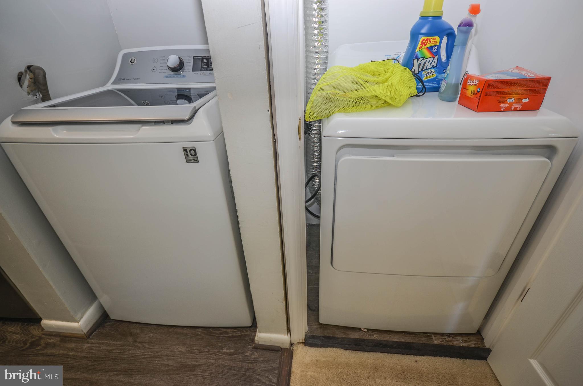 17501 Hoskinson Road Poolesville, MD 20837 - Photo 18 of 47 Main floor laundry