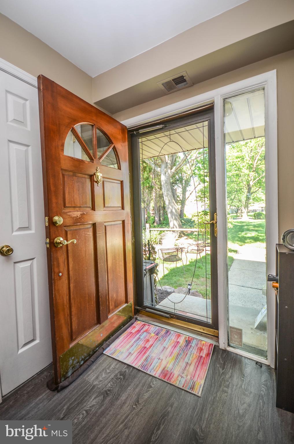 17501 Hoskinson Road Poolesville, MD 20837 - Photo 2 of 47 Welcoming entryway with storm door