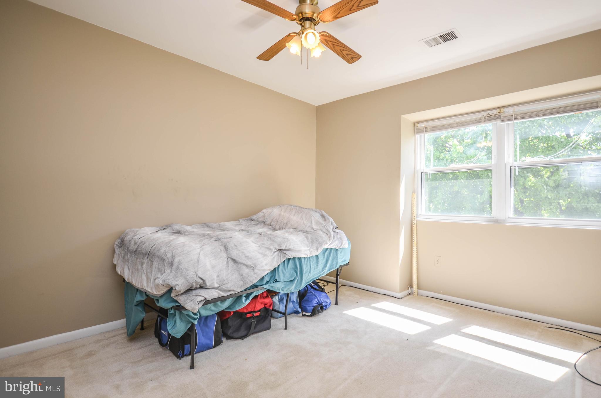 17501 Hoskinson Road Poolesville, MD 20837 - Photo 25 of 47 Bright bedroom 2