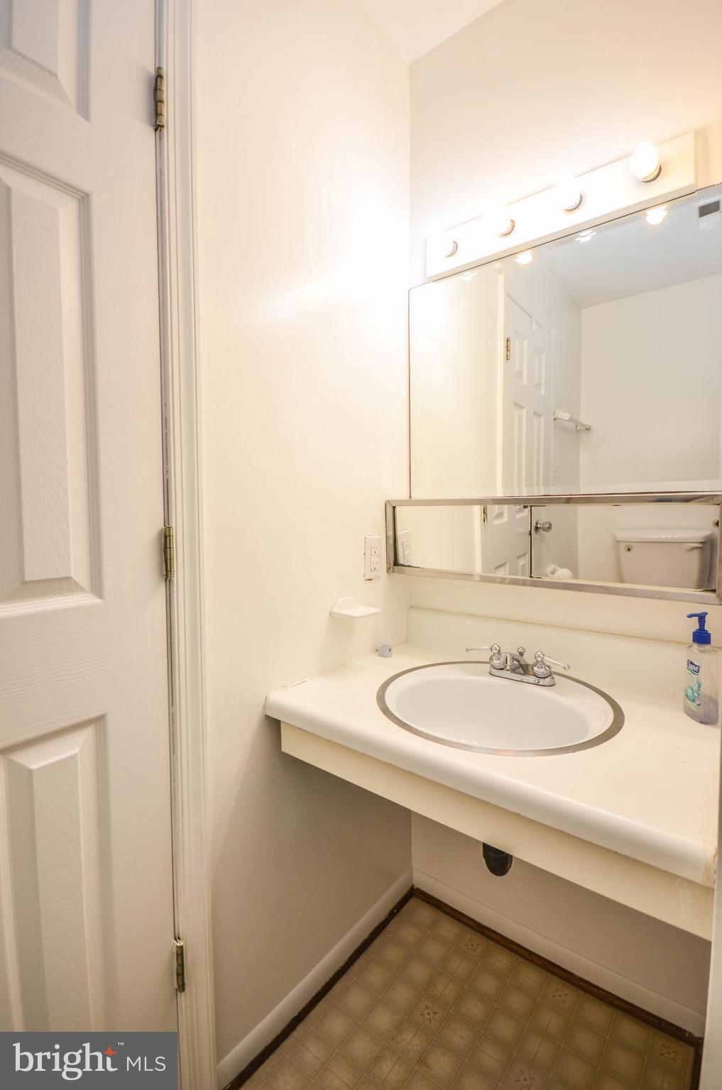 17501 Hoskinson Road Poolesville, MD 20837 - Photo 32 of 47 Full hall bathroom vanity