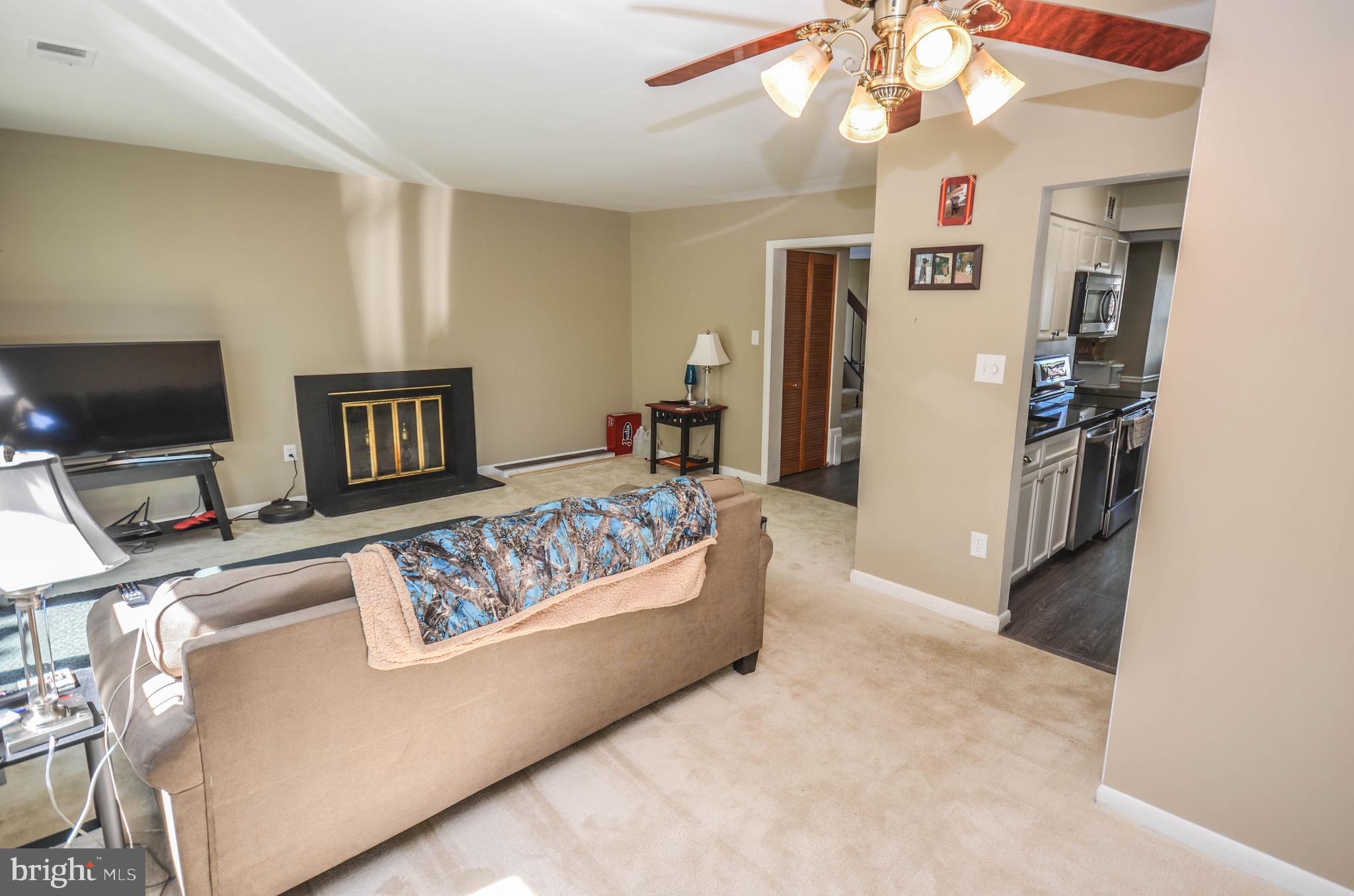 17501 Hoskinson Road Poolesville, MD 20837 - Photo 7 of 47 Dining area with ceiling fan