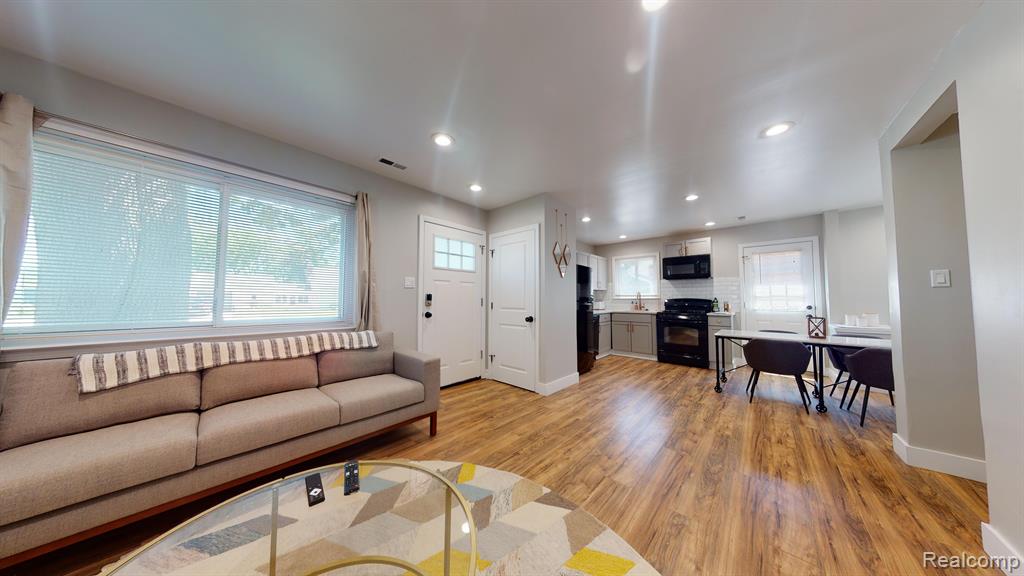 3035 Harvard Road Royal Oak, MI 48073 - Photo 7 of 19