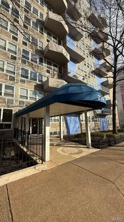 $42,999 | 210 North 17th Street, Unit 907, St. Louis, MO 63103