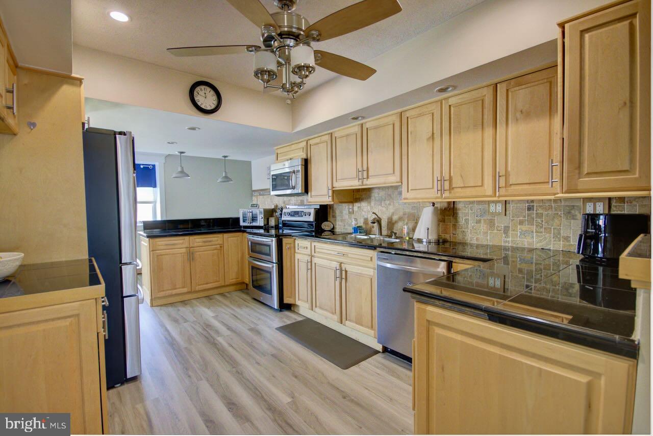 18 Plumtree Road Levittown, PA 19056 - Photo 9 of 22