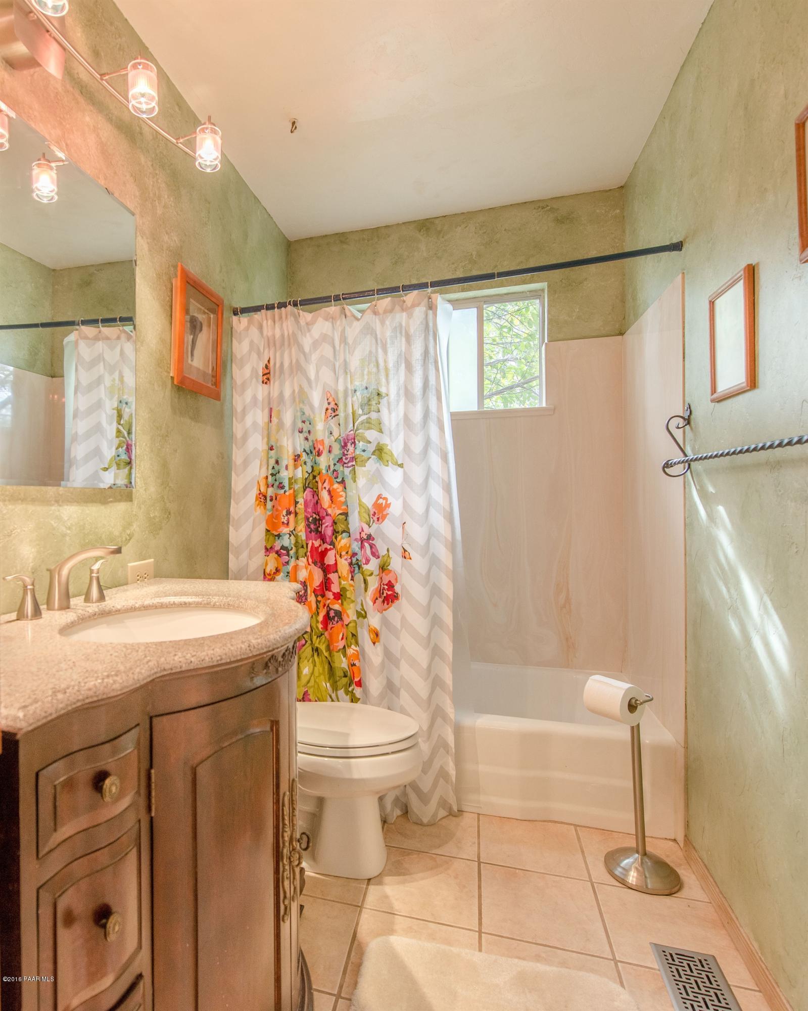 474 Roma Avenue Prescott, AZ 86301 - Photo 23 of 40 023_Bathroom 1