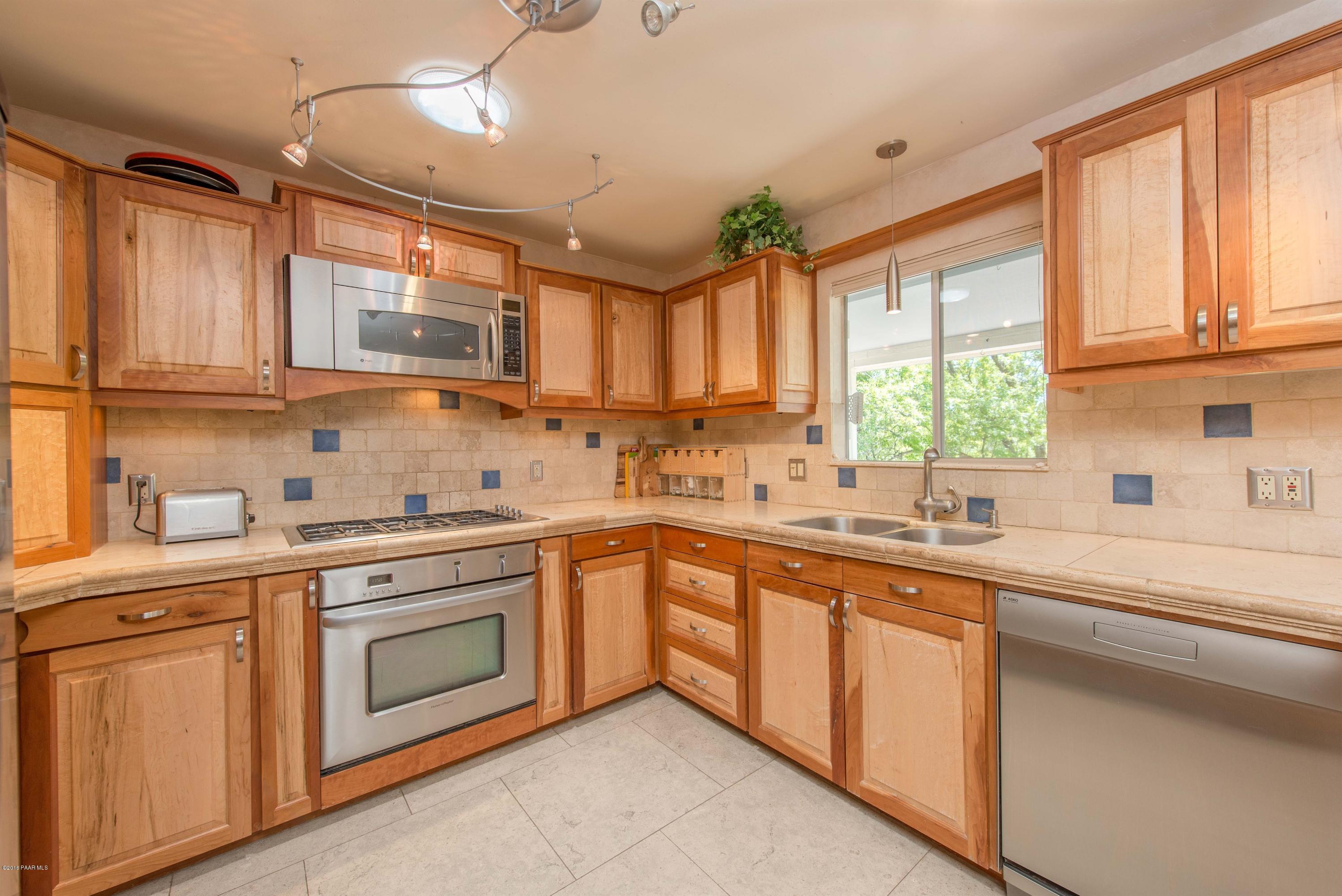 474 Roma Avenue Prescott, AZ 86301 - Photo 9 of 40 009_Kitchen