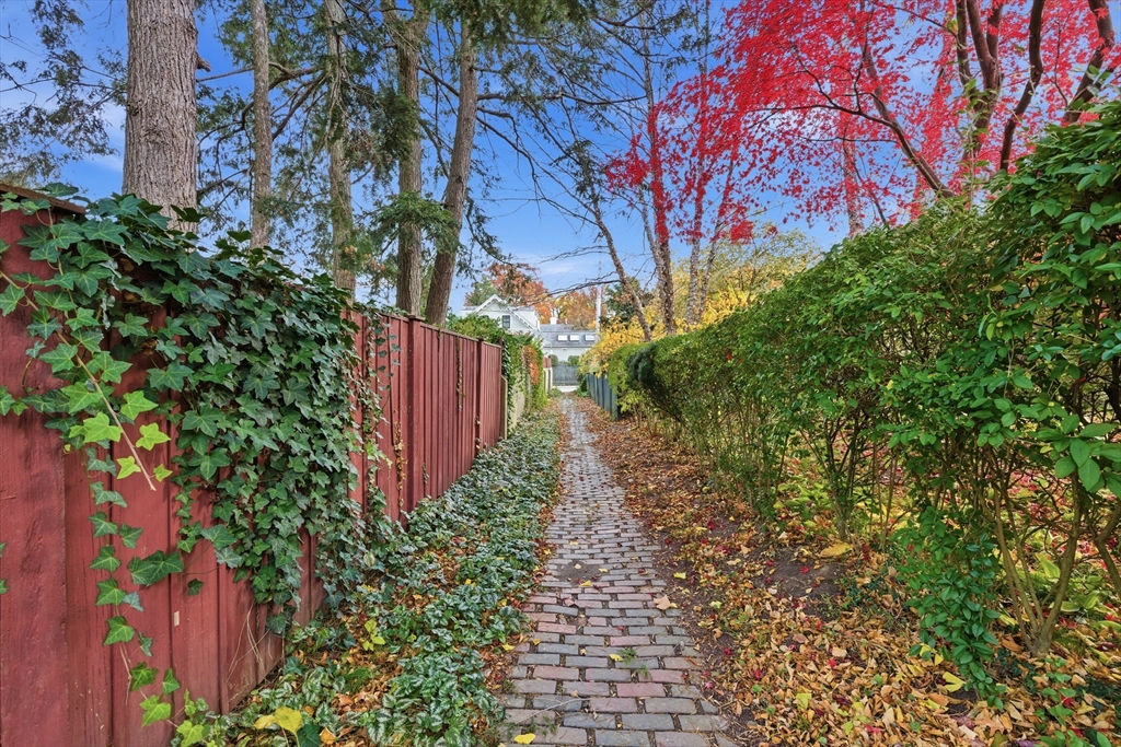 12-14 Gray Gardens West Cambridge, MA 02138 - Photo 5 of 39