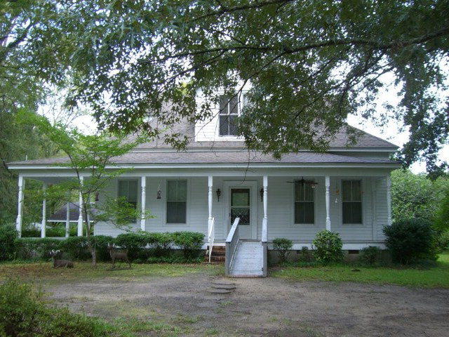 196 Glosson Road Gray, GA 31032 - Photo 1 of 40 front view of a house with a yard