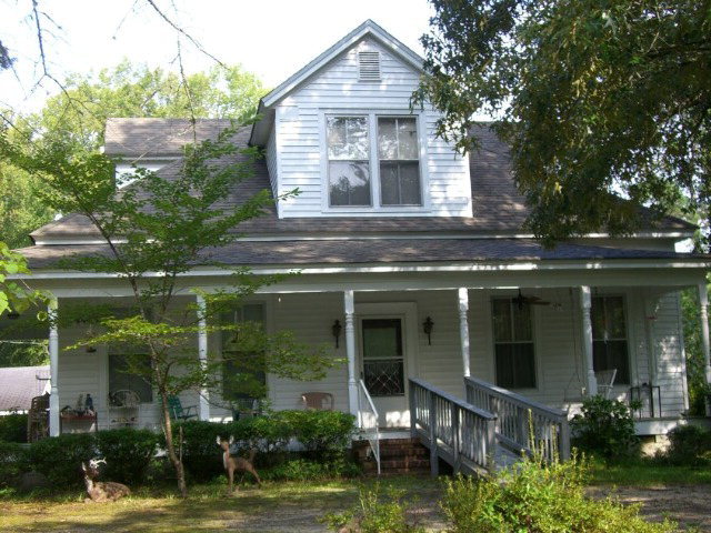 196 Glosson Road Gray, GA 31032 - Photo 27 of 40 front view of house with a yard