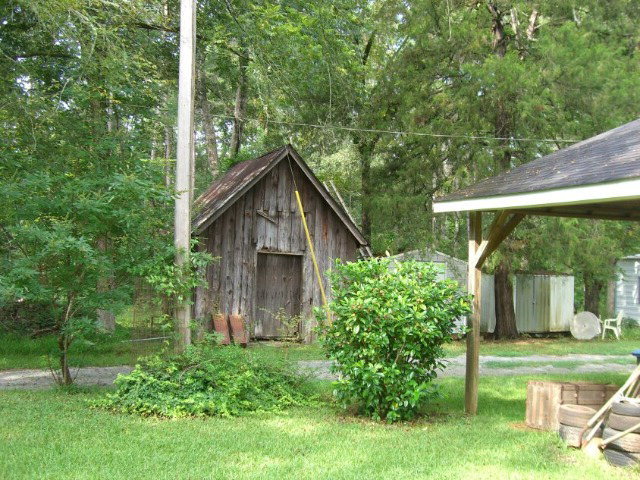 196 Glosson Road Gray, GA 31032 - Photo 29 of 40 a view of a house with backyard and garden