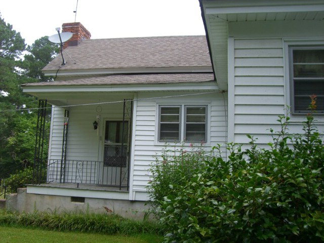 196 Glosson Road Gray, GA 31032 - Photo 39 of 40 a front view of a house with a yard