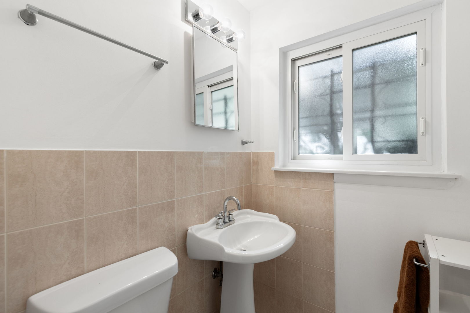 7070 North Ridge Boulevard, Unit 1A Chicago, IL 60645 - Photo 15 of 17