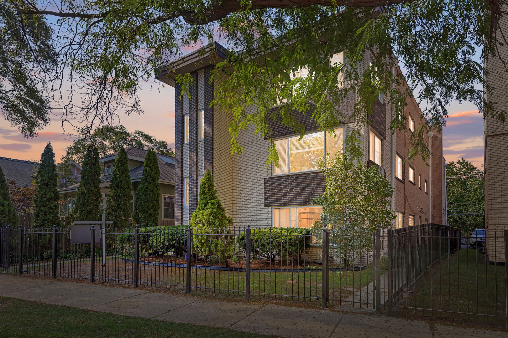 7070 North Ridge Boulevard, Unit 1A Chicago, IL 60645 - Photo 2 of 17