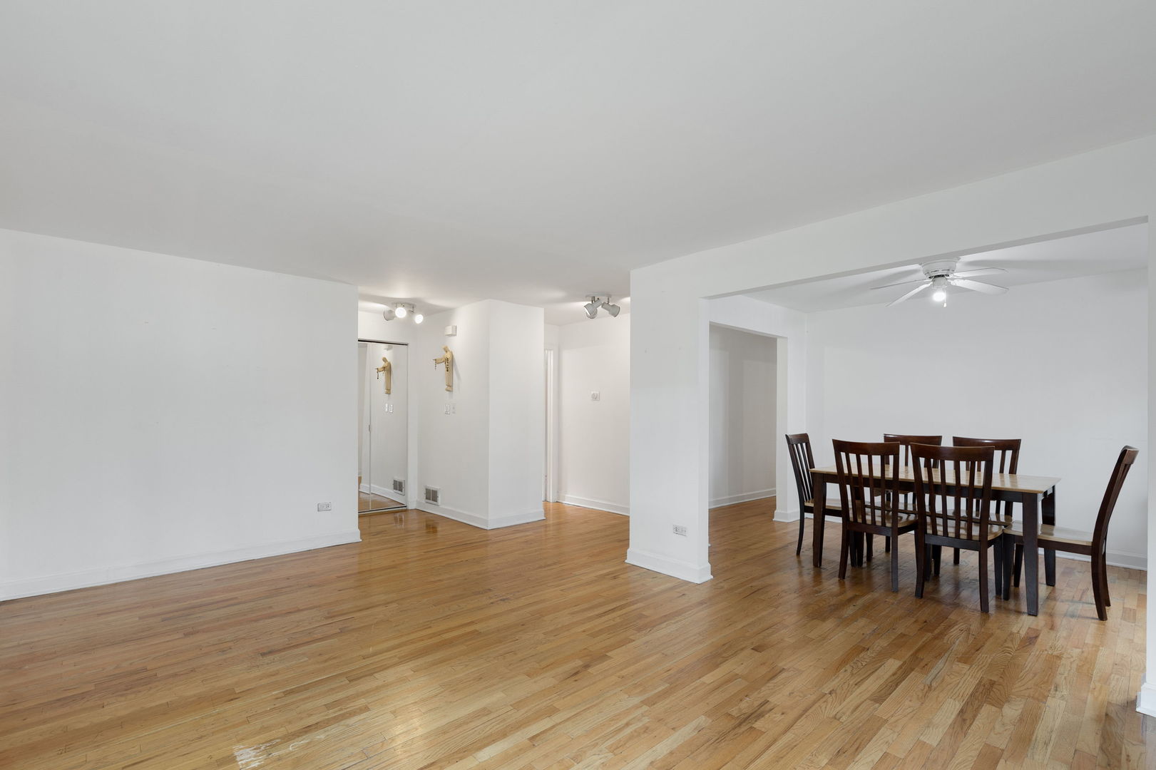 7070 North Ridge Boulevard, Unit 1A Chicago, IL 60645 - Photo 5 of 17