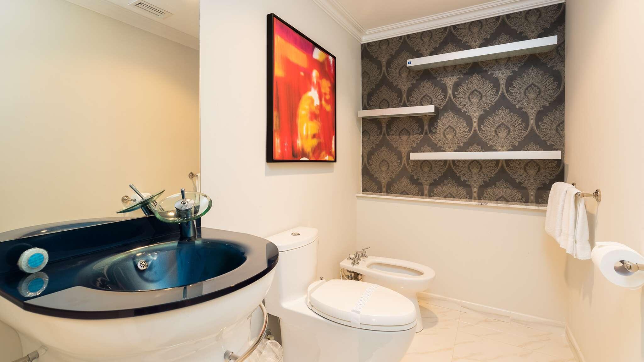 97501 Overseas Highway, Unit 809 Key Largo, FL 33037 - Photo 20 of 41 Water closet & Bidet